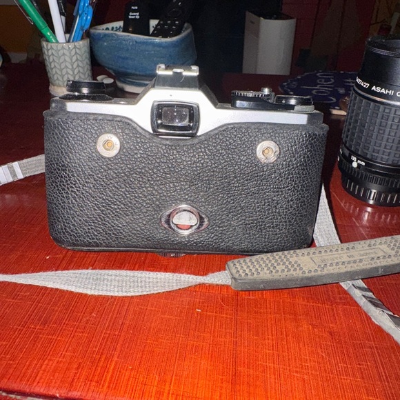 Pentax K1000 camera w/55mm lens, no lens caps - Picture 5 of 10